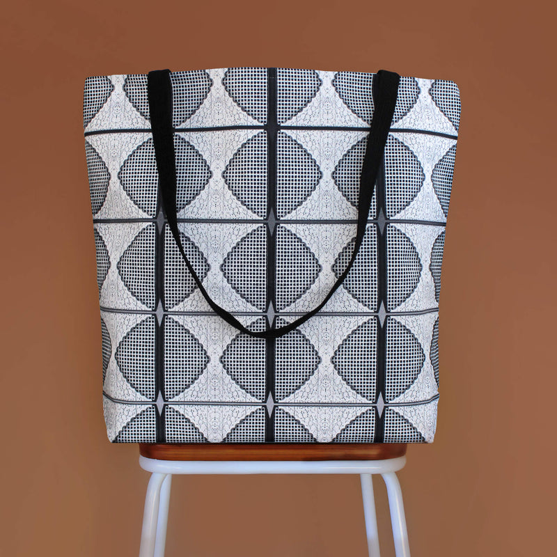 Grate-ness Grid Tote bag